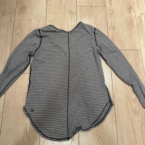 Lululemon long sleeve - Picture 4 of 5